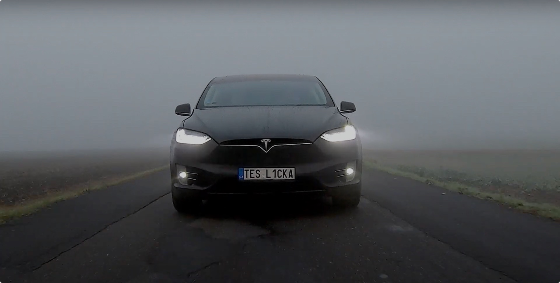 Tesla Model X in the fog – video preview