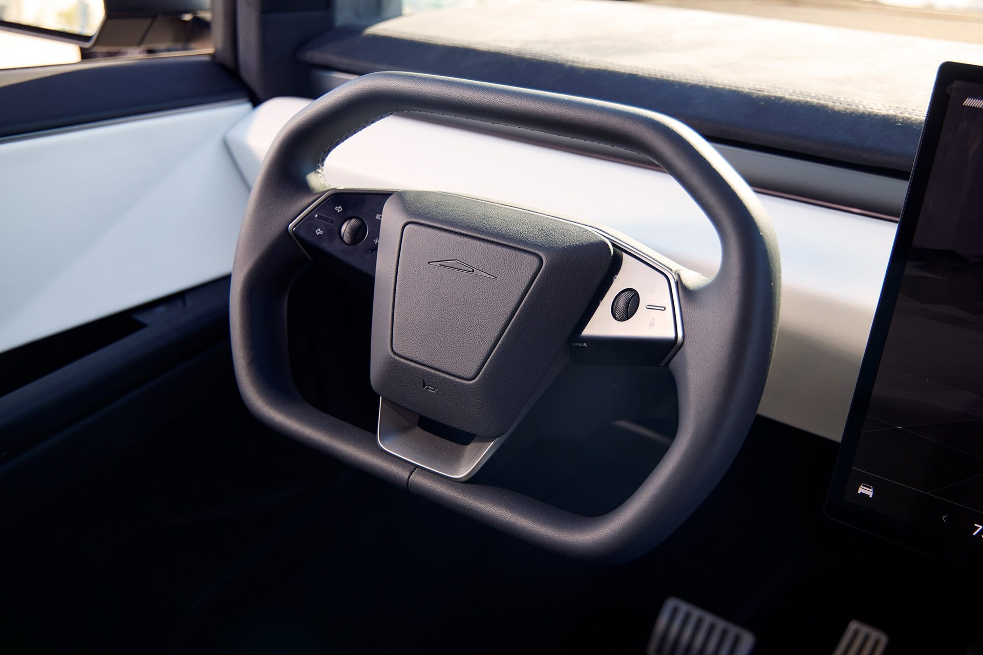 Tesla Cybertruck – steering wheel